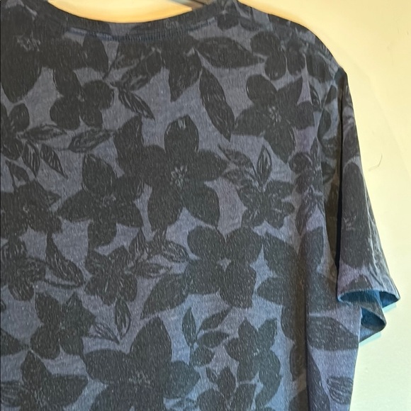 Old Navy Blue and Black Short Sleeve Tee with Geometric Pattern - Picture 5 of 12
